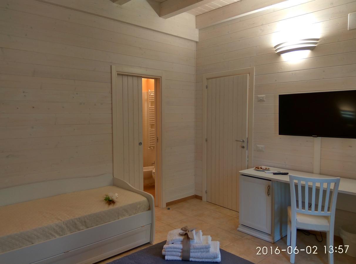 Bed and Breakfast Le Camelie Marina di Ginosa Habitación foto