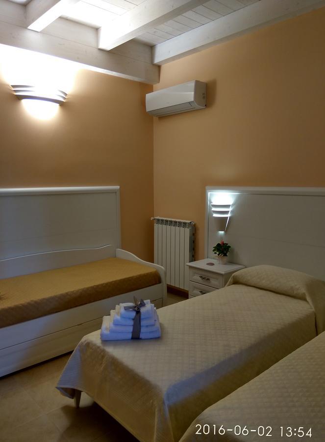Bed and Breakfast Le Camelie Marina di Ginosa Habitación foto